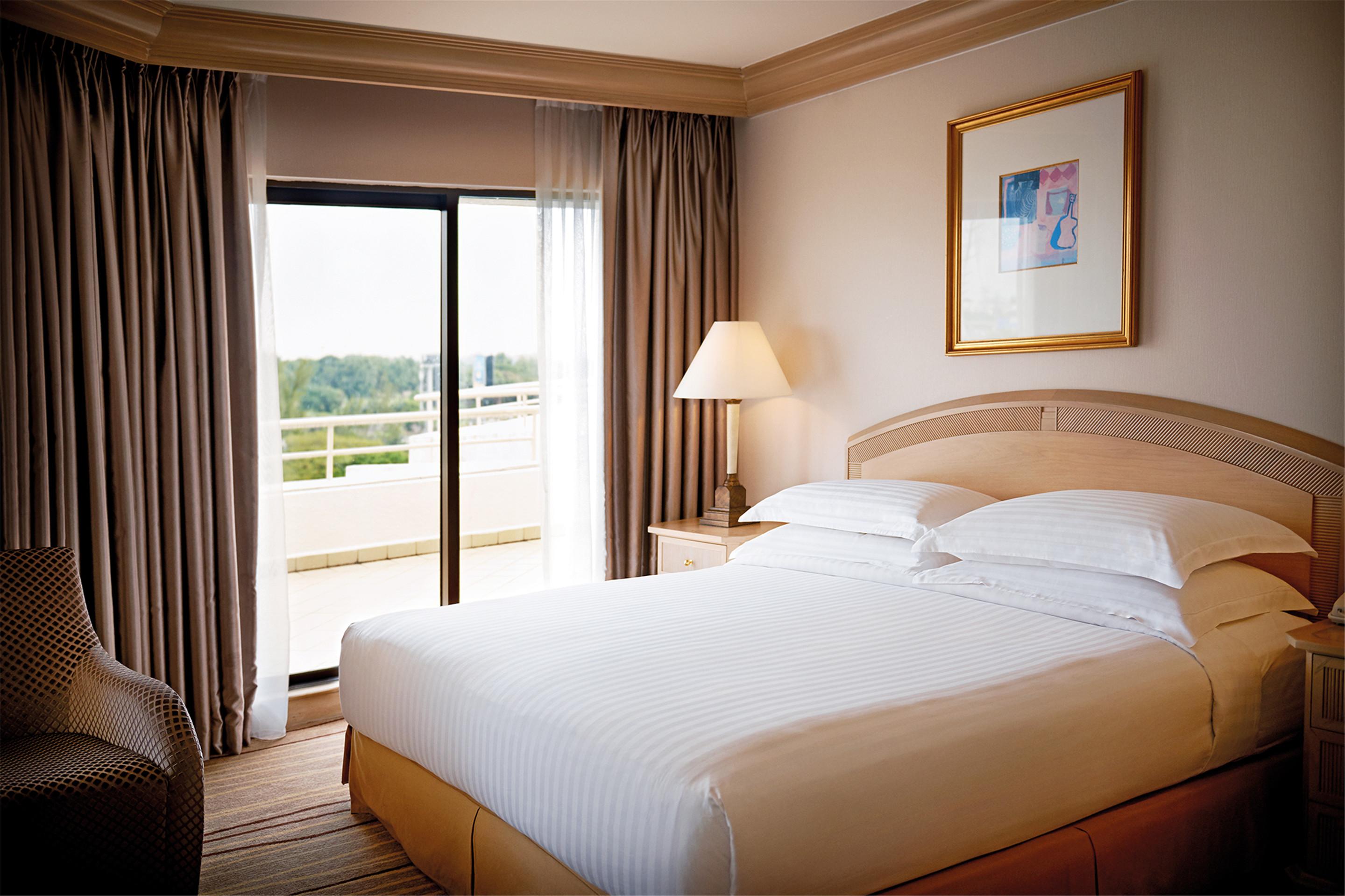 Dorsett Grand Subang Hotel Субанг Джая Екстериор снимка A bedroom in a suite
