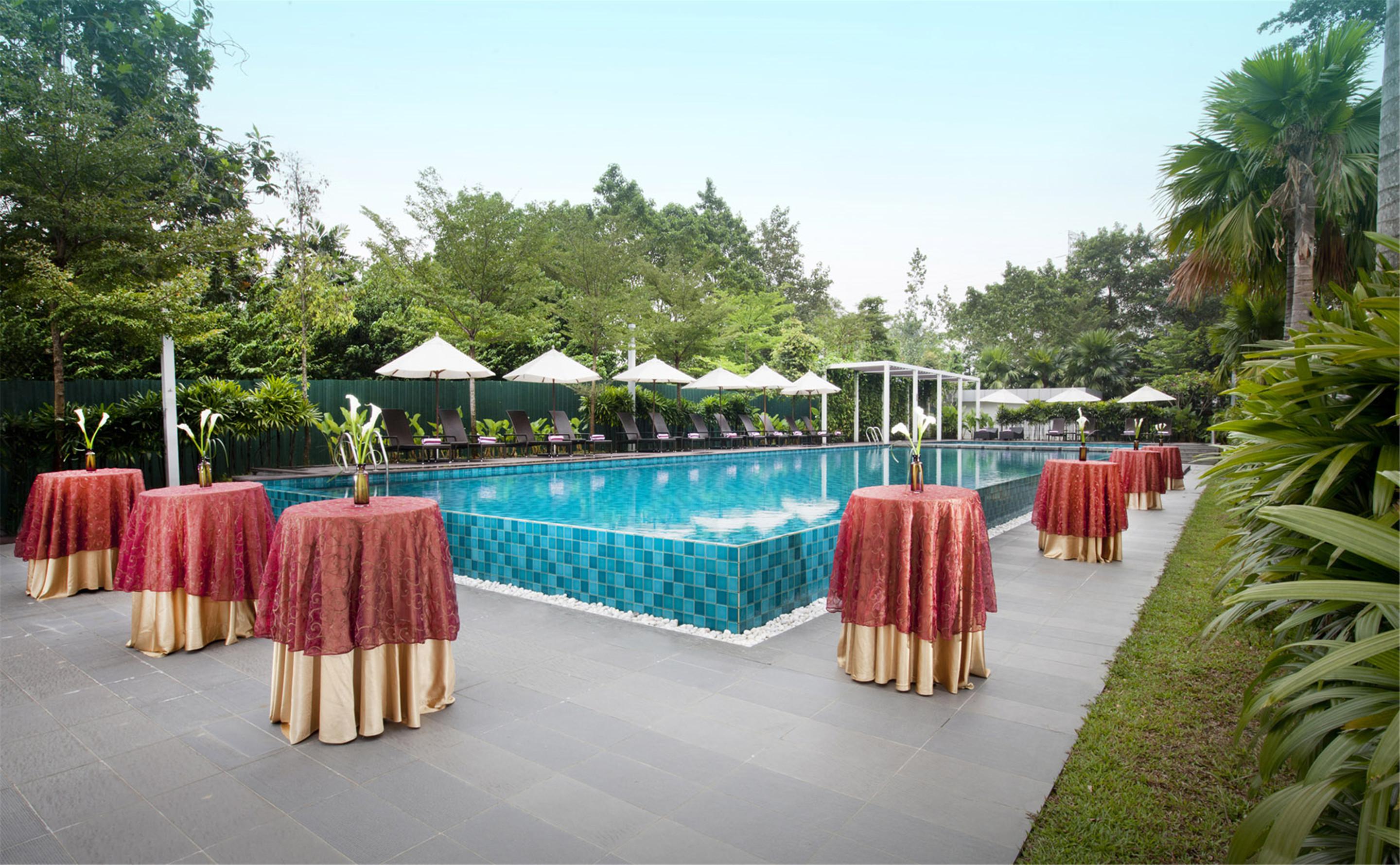 Dorsett Grand Subang Hotel Субанг Джая Екстериор снимка The pool at the hotel