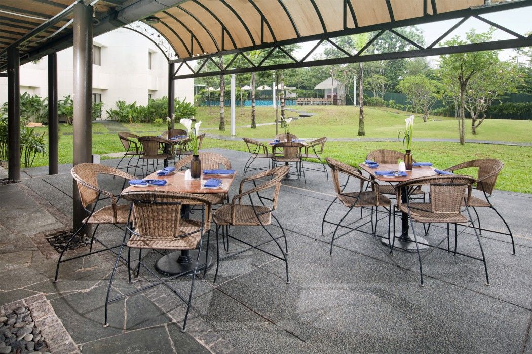 Dorsett Grand Subang Hotel Субанг Джая Екстериор снимка The outdoor dining area at the hotel